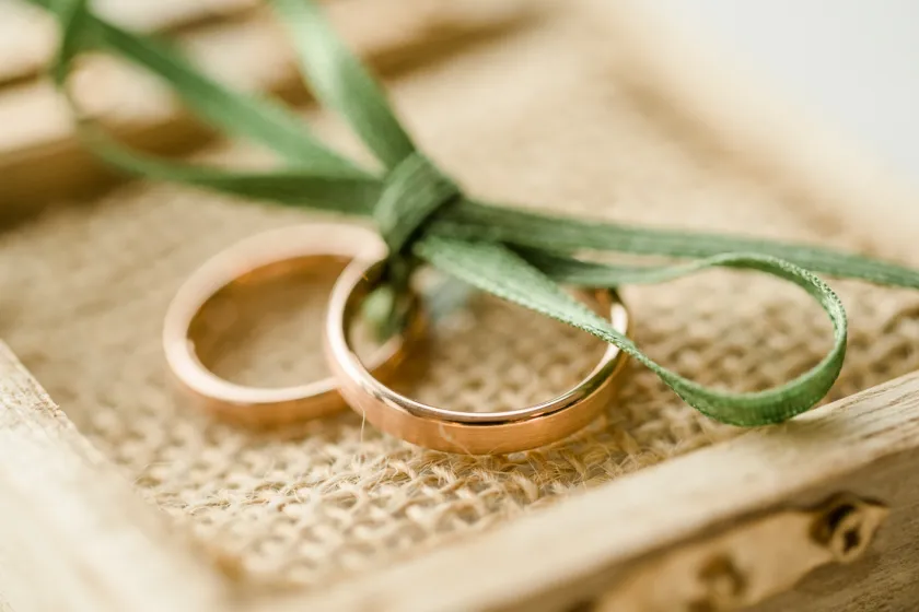 Detailed shot of the wedding rings